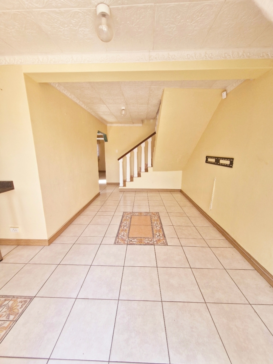 To Let 5 Bedroom Property for Rent in Forest Haven KwaZulu-Natal