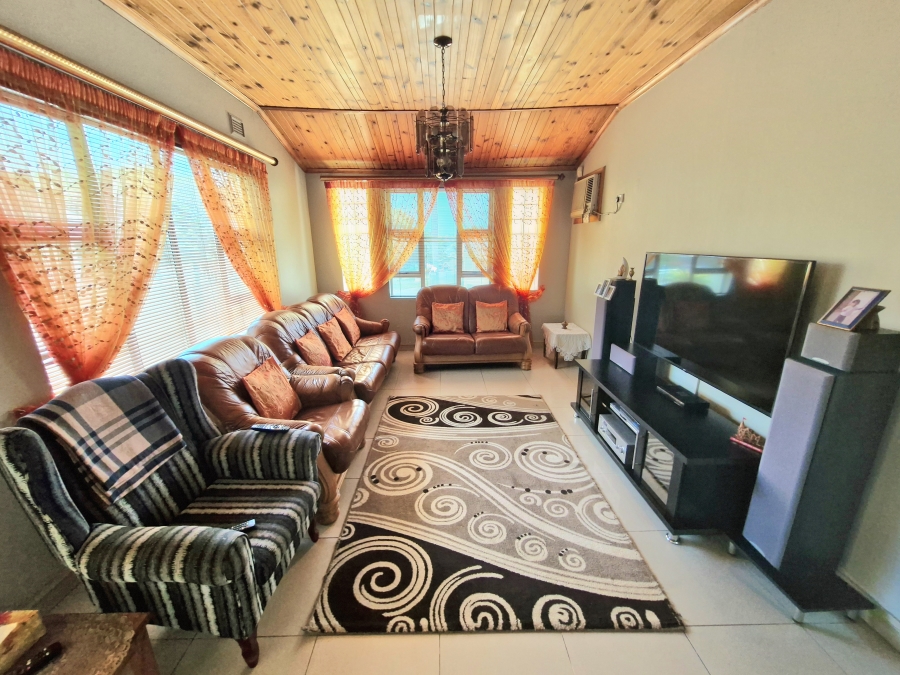 5 Bedroom Property for Sale in Lenham KwaZulu-Natal