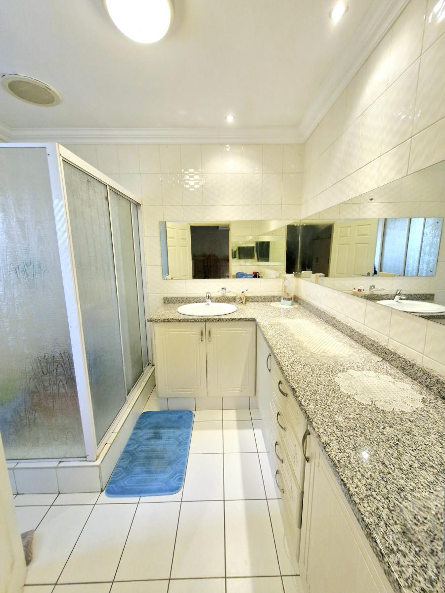 5 Bedroom Property for Sale in Lenham KwaZulu-Natal