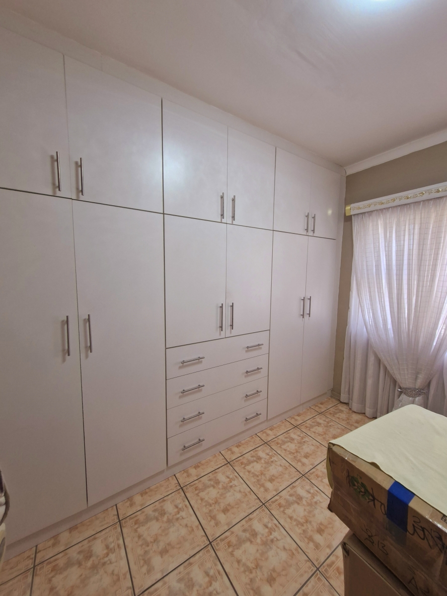 5 Bedroom Property for Sale in Lenham KwaZulu-Natal