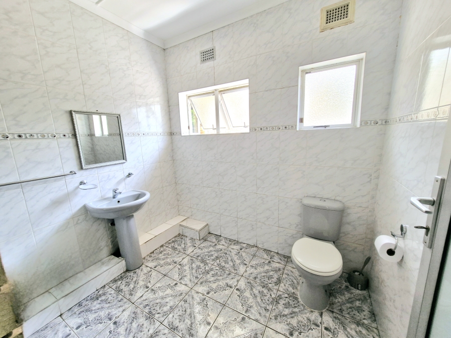 5 Bedroom Property for Sale in Lenham KwaZulu-Natal