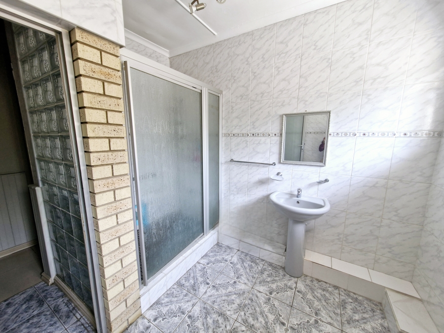 5 Bedroom Property for Sale in Lenham KwaZulu-Natal