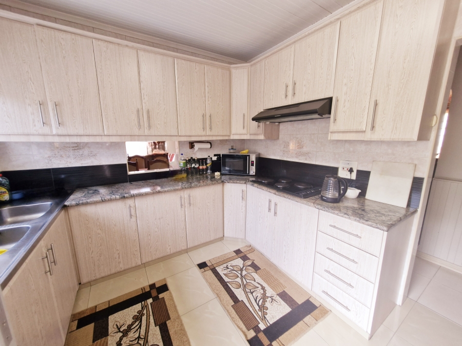 5 Bedroom Property for Sale in Lenham KwaZulu-Natal