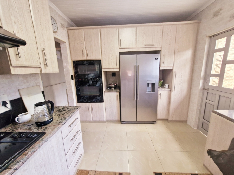 5 Bedroom Property for Sale in Lenham KwaZulu-Natal