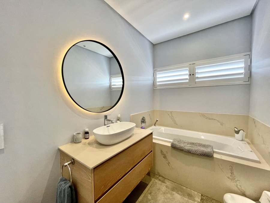 4 Bedroom Property for Sale in Shakas Rock KwaZulu-Natal