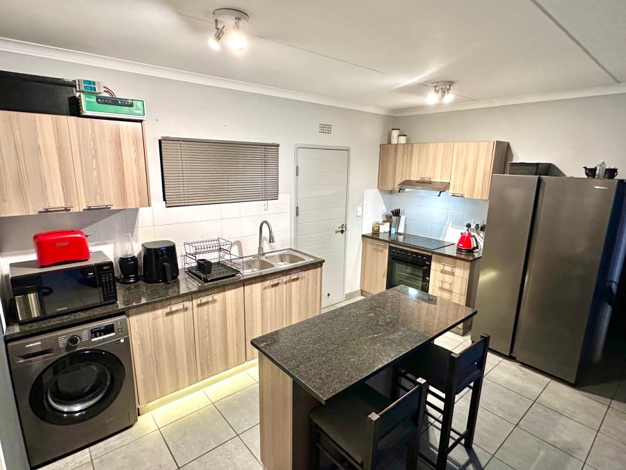 To Let 2 Bedroom Property for Rent in Amanzimtoti KwaZulu-Natal