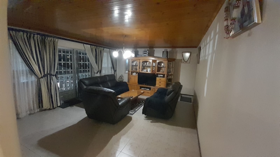 5 Bedroom Property for Sale in Dawncrest KwaZulu-Natal