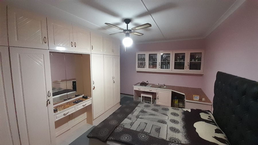 5 Bedroom Property for Sale in Dawncrest KwaZulu-Natal