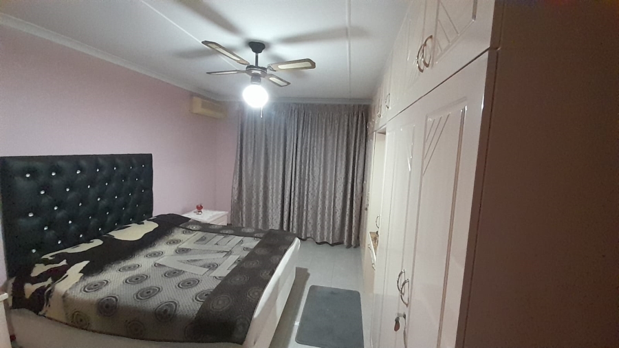 5 Bedroom Property for Sale in Dawncrest KwaZulu-Natal