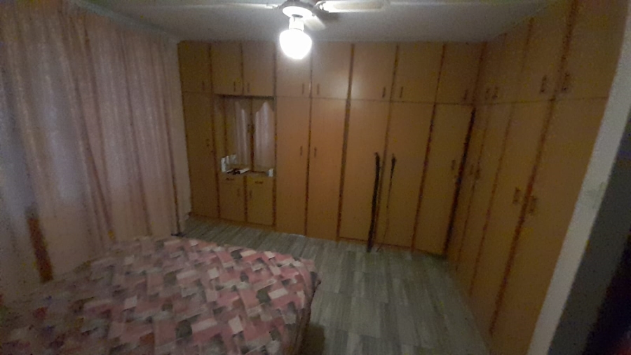 5 Bedroom Property for Sale in Dawncrest KwaZulu-Natal