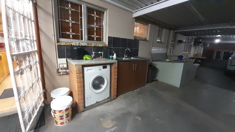 5 Bedroom Property for Sale in Dawncrest KwaZulu-Natal