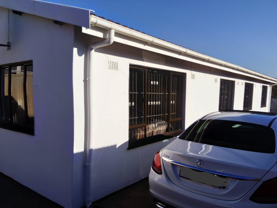 3 Bedroom Property for Sale in Umlazi KwaZulu-Natal