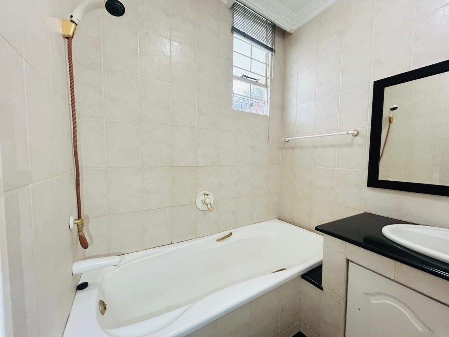 2 Bedroom Property for Sale in Essenwood KwaZulu-Natal