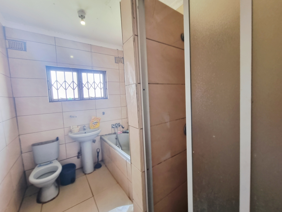 5 Bedroom Property for Sale in Ngwelezana KwaZulu-Natal