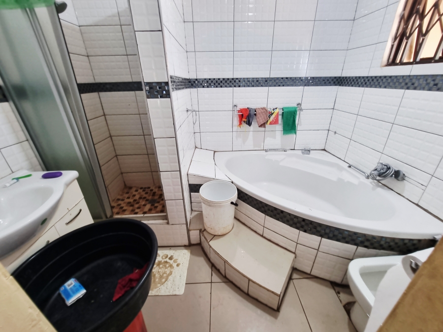 5 Bedroom Property for Sale in Ngwelezana KwaZulu-Natal