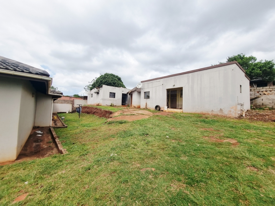 5 Bedroom Property for Sale in Ngwelezana KwaZulu-Natal