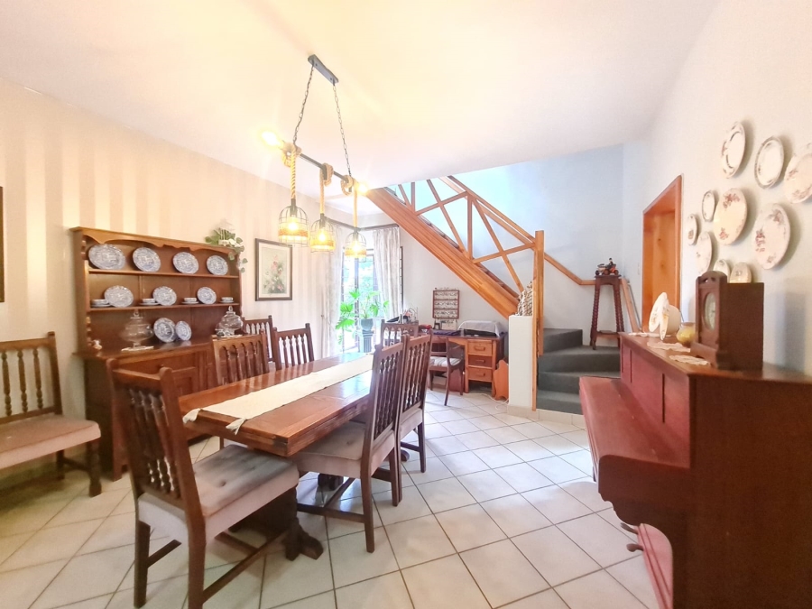 5 Bedroom Property for Sale in Meer En See KwaZulu-Natal