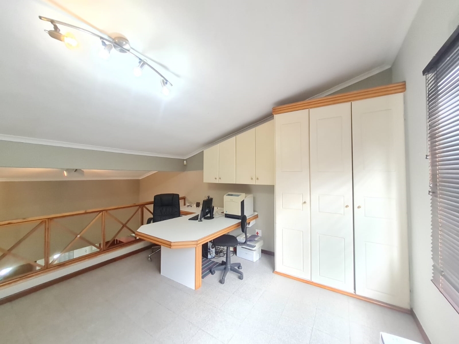 5 Bedroom Property for Sale in Meer En See KwaZulu-Natal