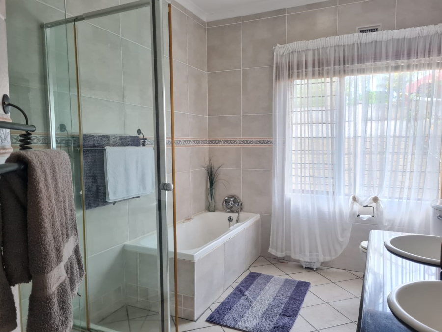 5 Bedroom Property for Sale in Meer En See KwaZulu-Natal