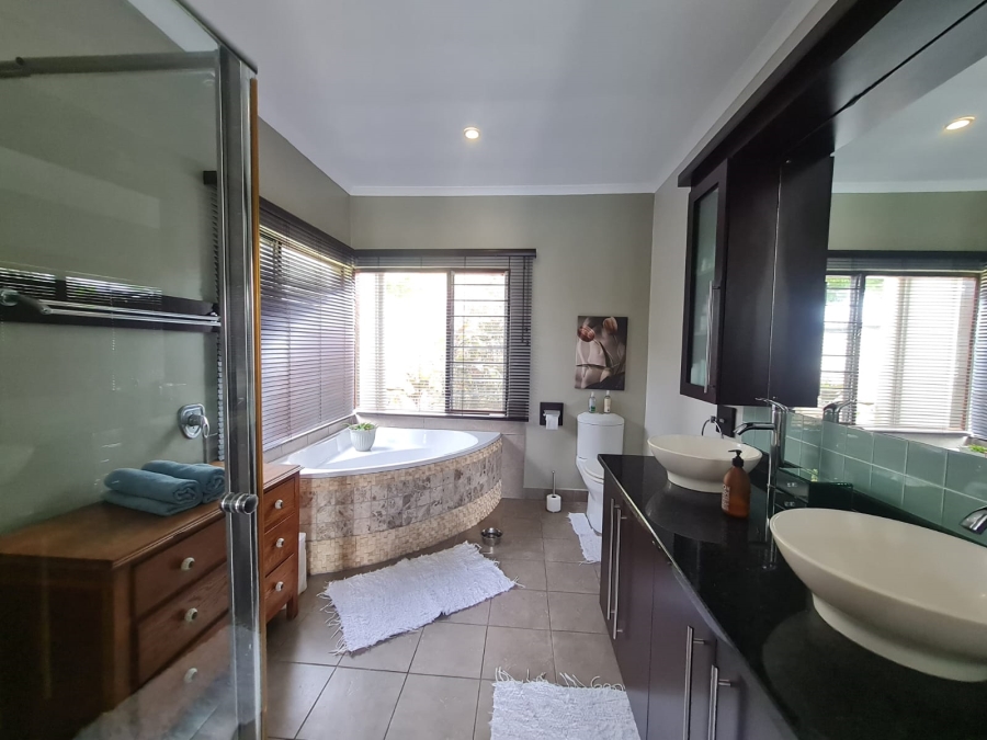 5 Bedroom Property for Sale in Meer En See KwaZulu-Natal