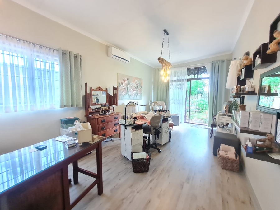 5 Bedroom Property for Sale in Meer En See KwaZulu-Natal