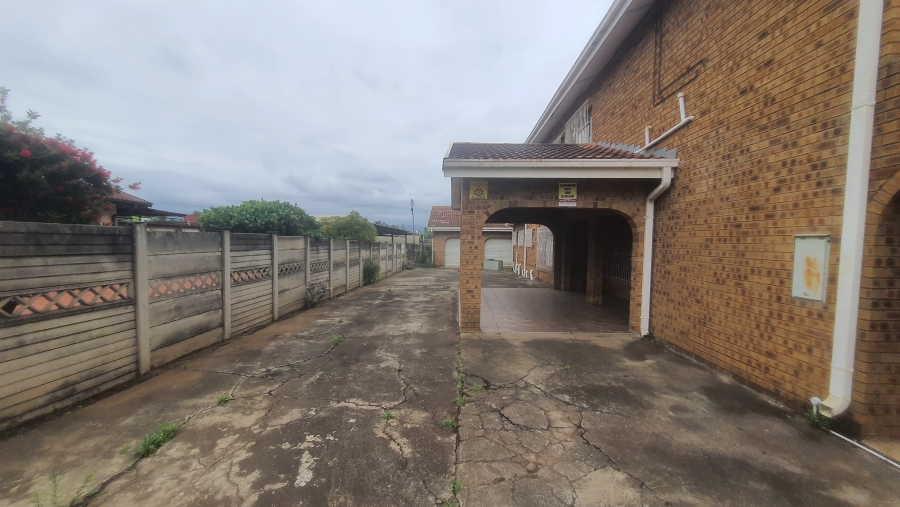 6 Bedroom Property for Sale in Lennoxton KwaZulu-Natal