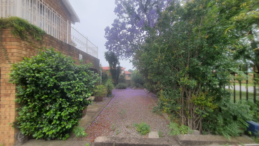 6 Bedroom Property for Sale in Lennoxton KwaZulu-Natal