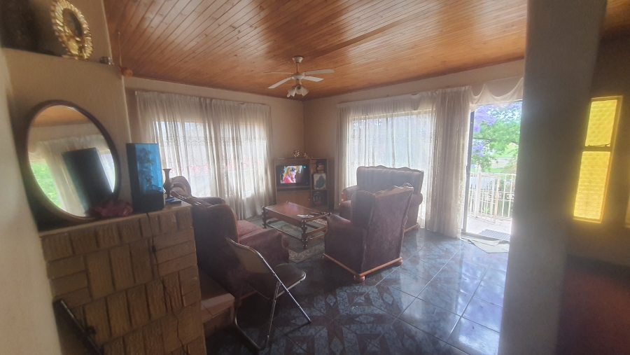 6 Bedroom Property for Sale in Lennoxton KwaZulu-Natal