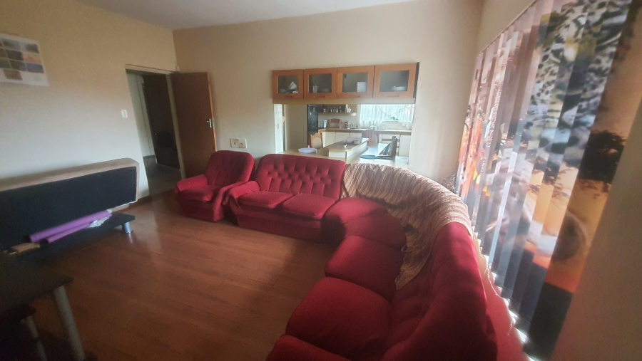 6 Bedroom Property for Sale in Lennoxton KwaZulu-Natal