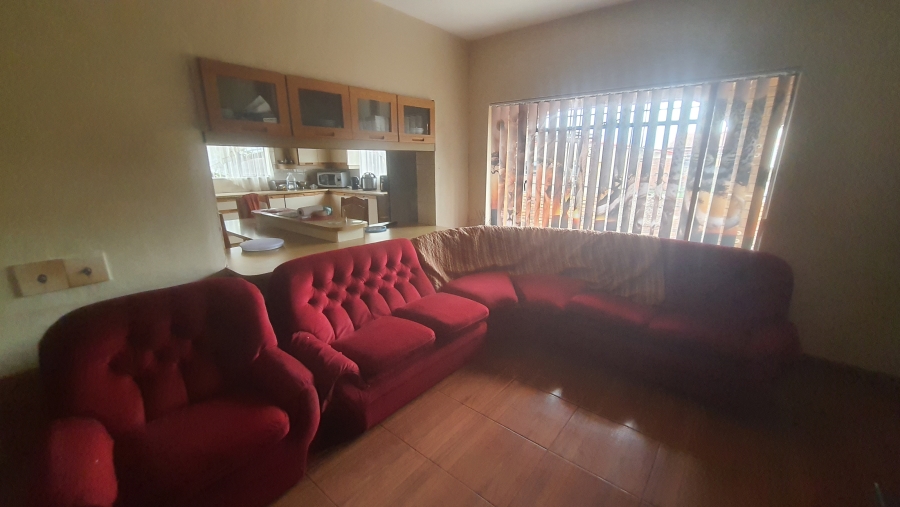 6 Bedroom Property for Sale in Lennoxton KwaZulu-Natal