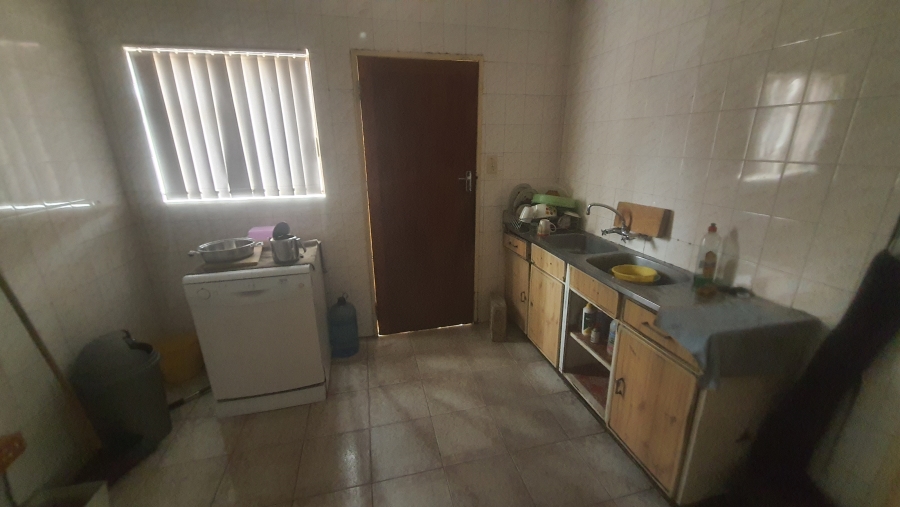 6 Bedroom Property for Sale in Lennoxton KwaZulu-Natal