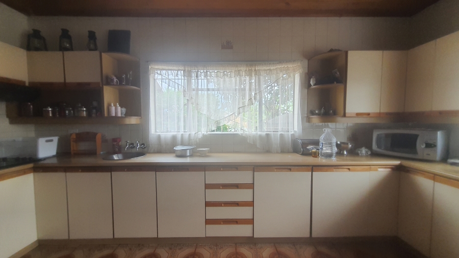 6 Bedroom Property for Sale in Lennoxton KwaZulu-Natal