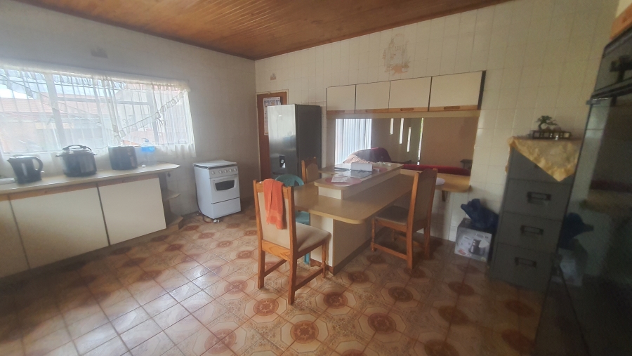 6 Bedroom Property for Sale in Lennoxton KwaZulu-Natal