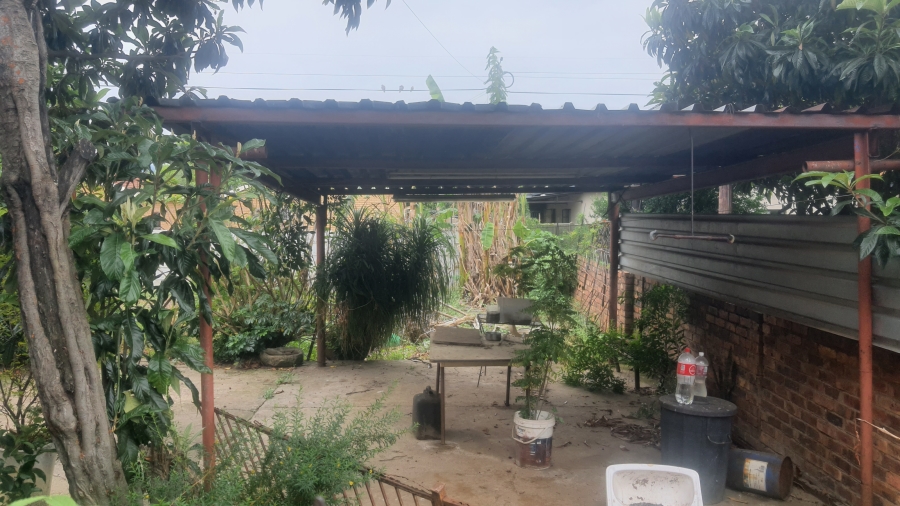 6 Bedroom Property for Sale in Lennoxton KwaZulu-Natal