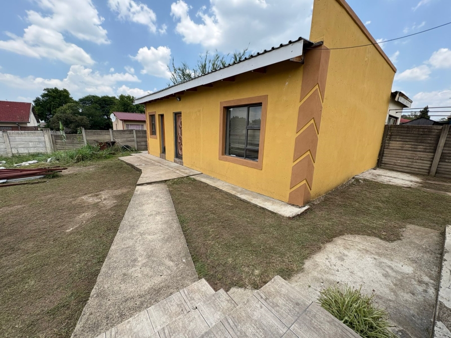 To Let 4 Bedroom Property for Rent in Amajuba Park KwaZulu-Natal