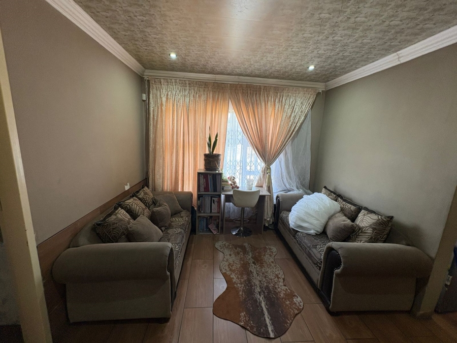 To Let 4 Bedroom Property for Rent in Amajuba Park KwaZulu-Natal