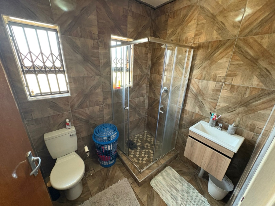 To Let 4 Bedroom Property for Rent in Amajuba Park KwaZulu-Natal