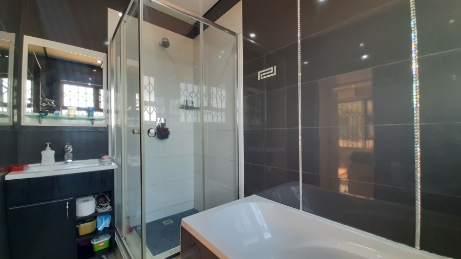 4 Bedroom Property for Sale in Seaward Estate KwaZulu-Natal