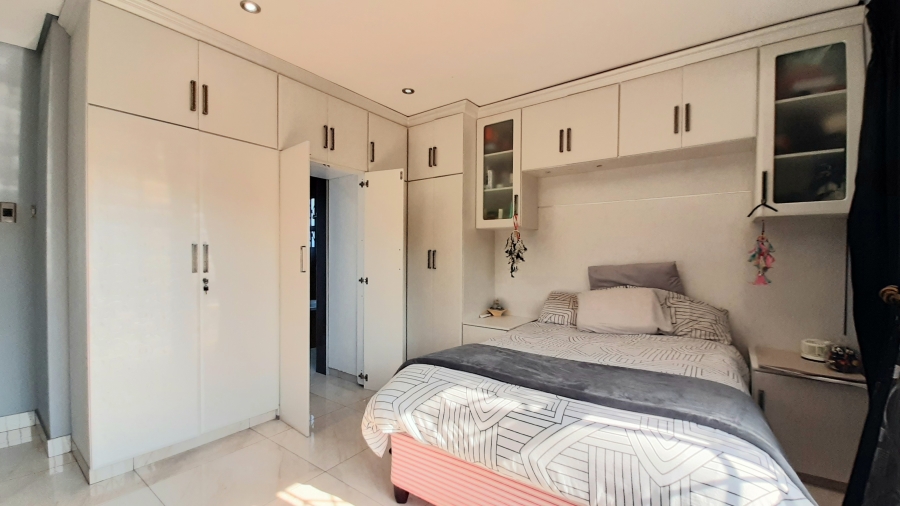 4 Bedroom Property for Sale in Seaward Estate KwaZulu-Natal