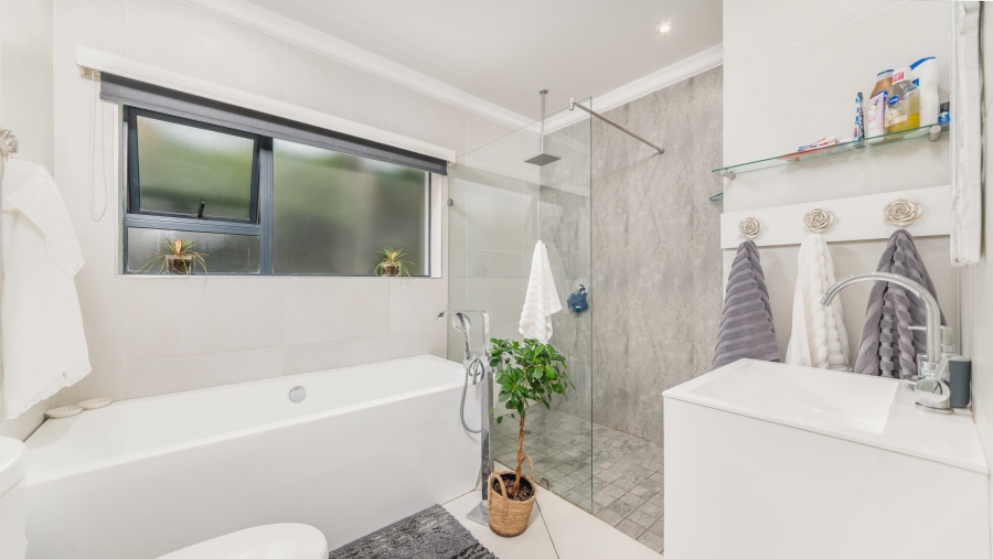 5 Bedroom Property for Sale in Zinkwazi Beach KwaZulu-Natal