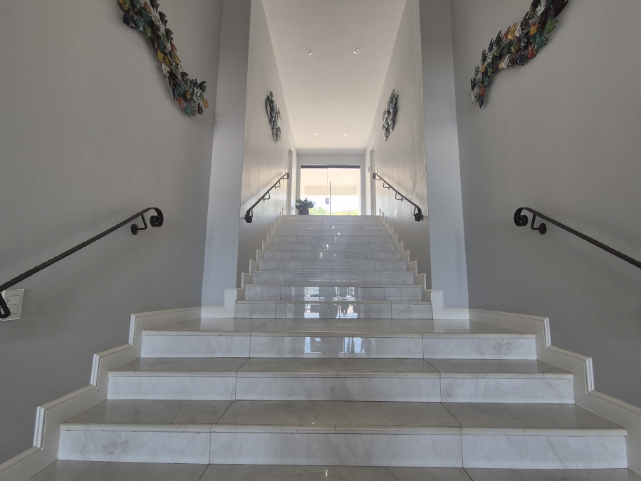 6 Bedroom Property for Sale in Tinley Manor KwaZulu-Natal