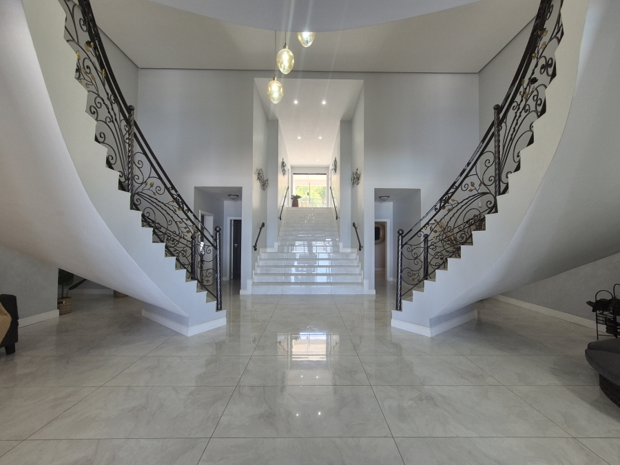 6 Bedroom Property for Sale in Tinley Manor KwaZulu-Natal