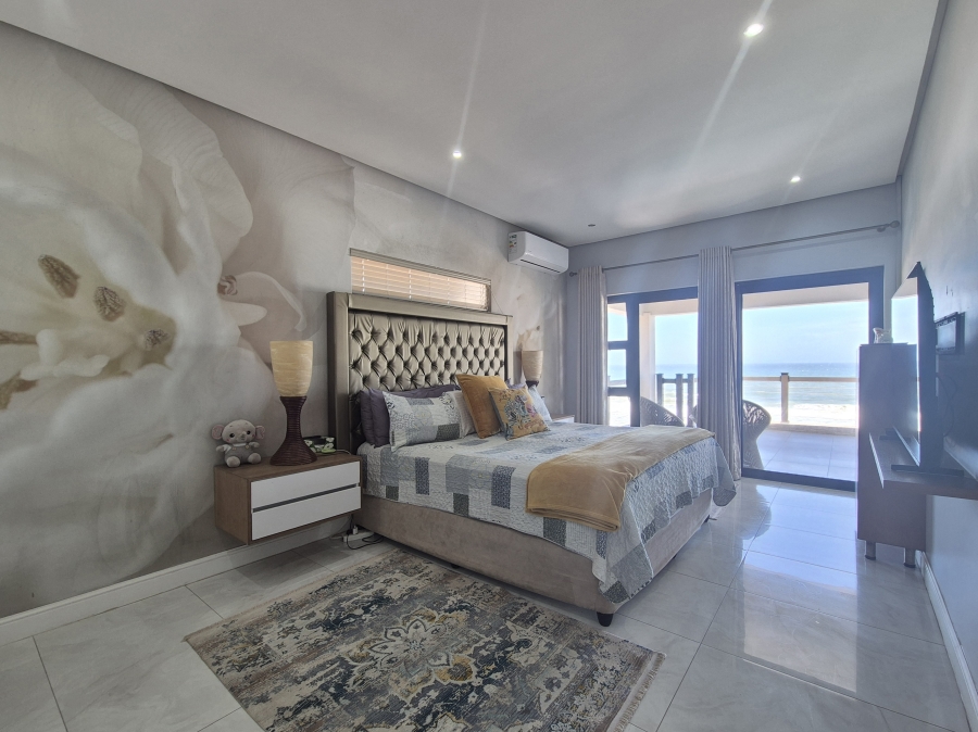 6 Bedroom Property for Sale in Tinley Manor KwaZulu-Natal