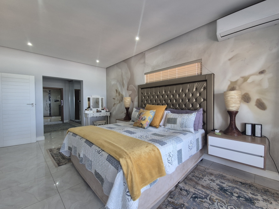 6 Bedroom Property for Sale in Tinley Manor KwaZulu-Natal