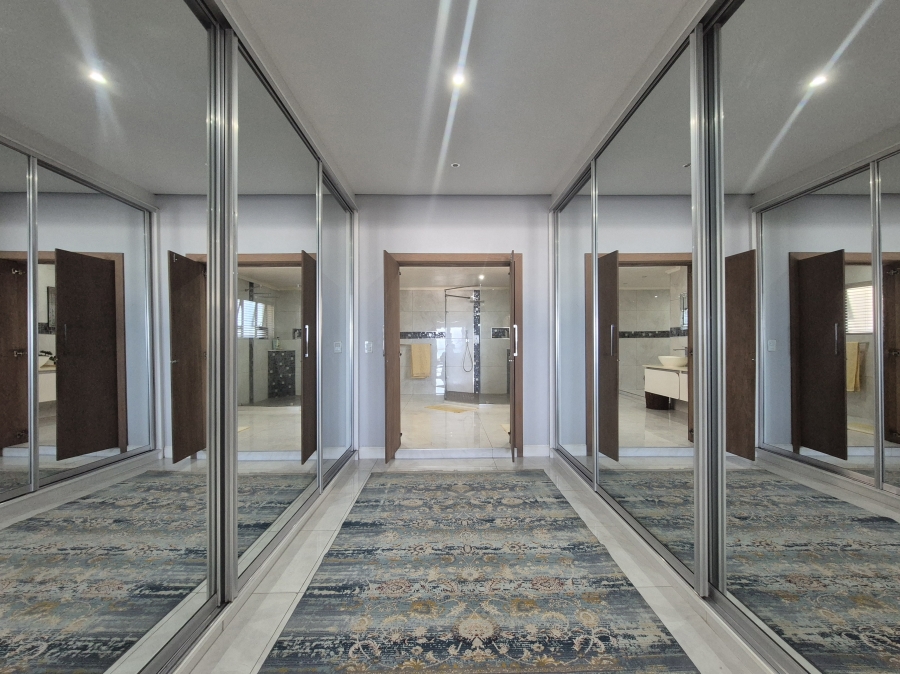 6 Bedroom Property for Sale in Tinley Manor KwaZulu-Natal