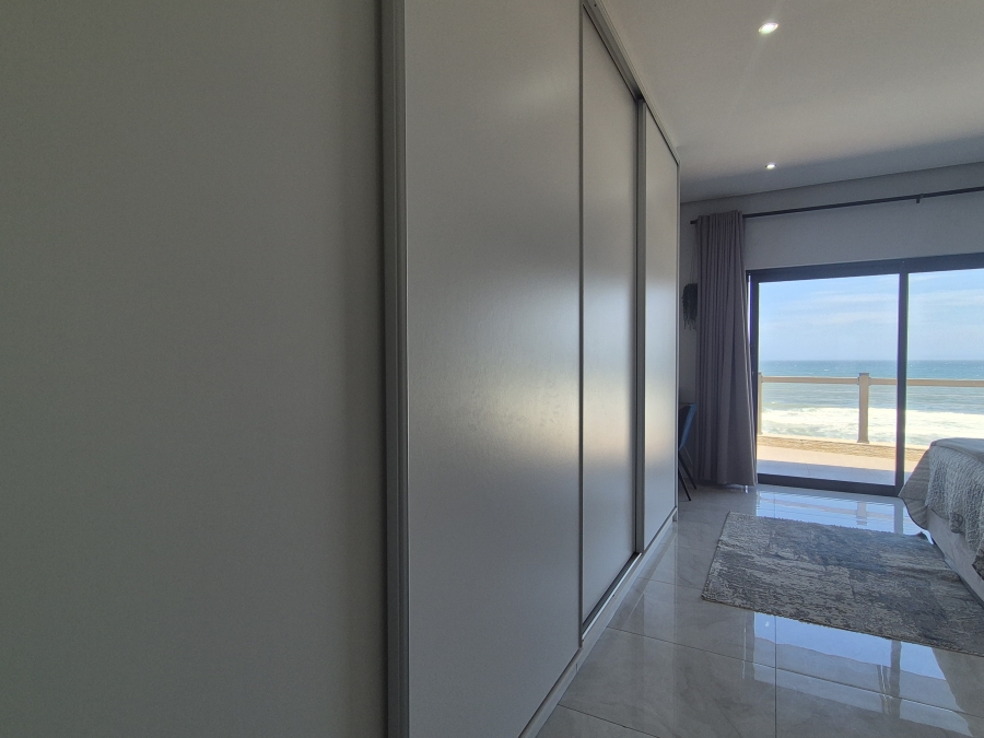 6 Bedroom Property for Sale in Tinley Manor KwaZulu-Natal