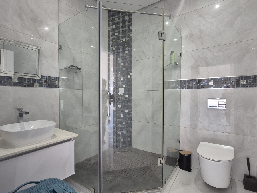 6 Bedroom Property for Sale in Tinley Manor KwaZulu-Natal