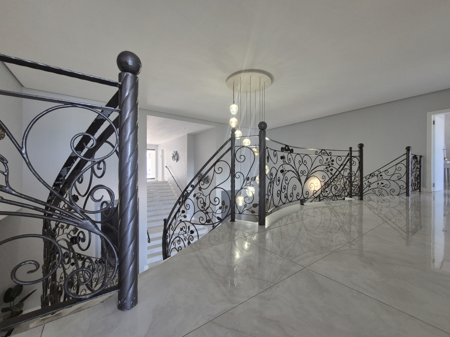 6 Bedroom Property for Sale in Tinley Manor KwaZulu-Natal