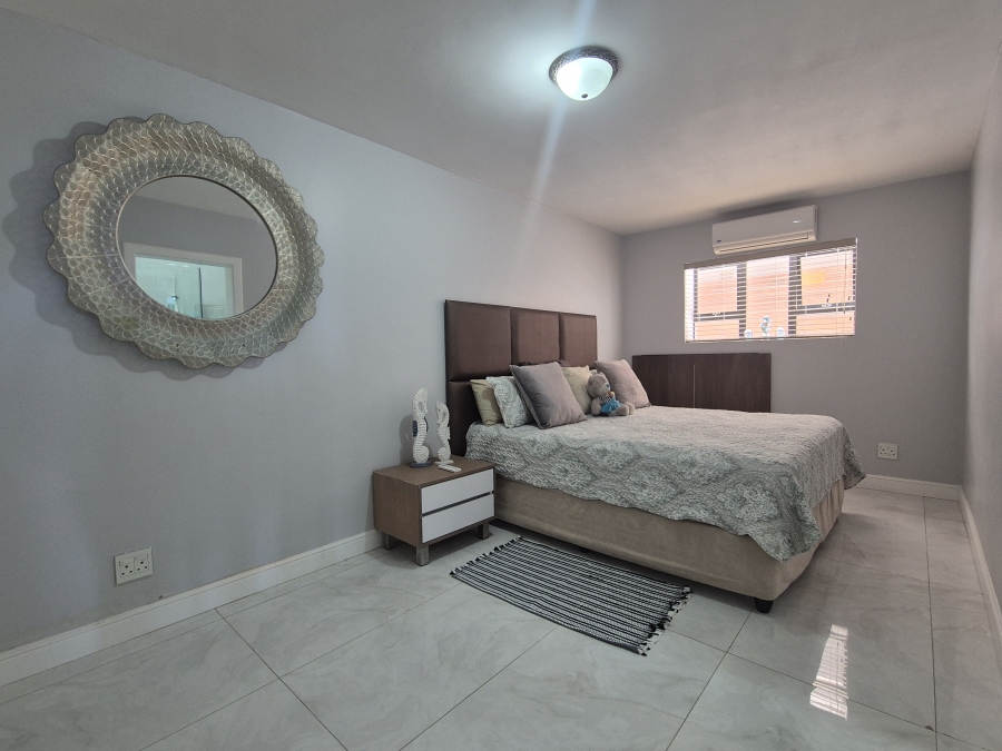 6 Bedroom Property for Sale in Tinley Manor KwaZulu-Natal