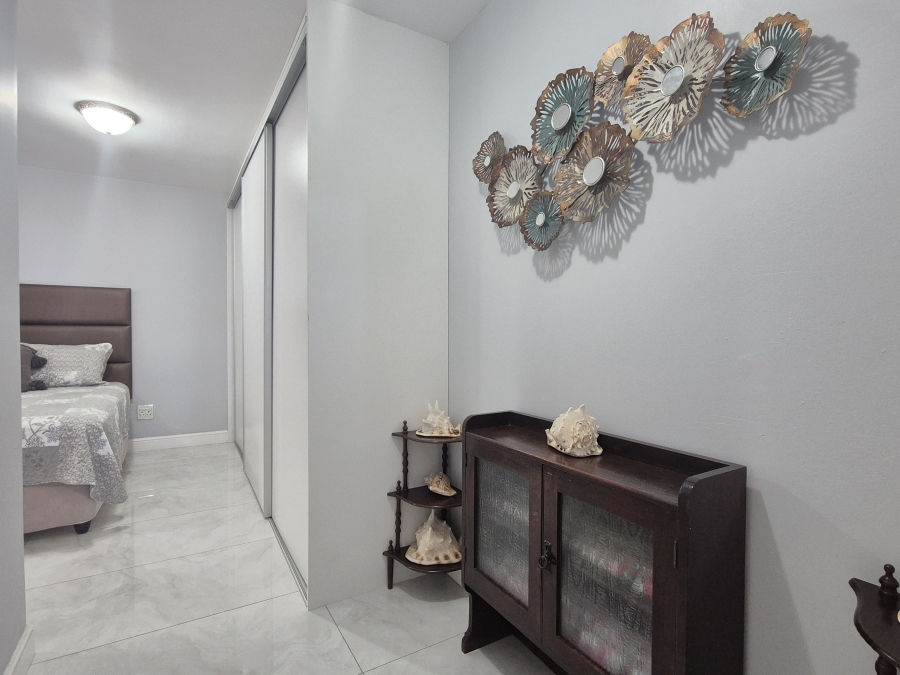 6 Bedroom Property for Sale in Tinley Manor KwaZulu-Natal